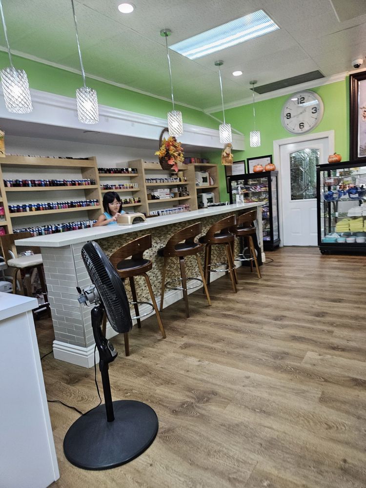 Allure Nail Spa Logo