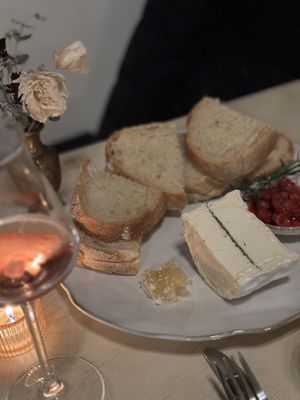 The Dandy of King Street Crossing by null