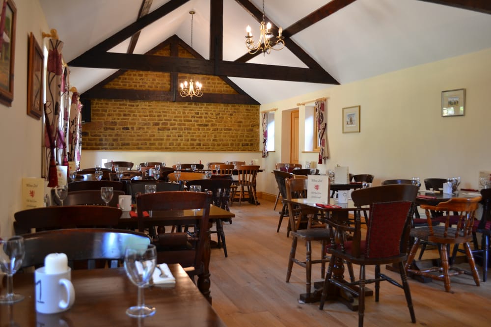 THE OLD RED LION Updated September 2024 4 Banbury Road Litchborough