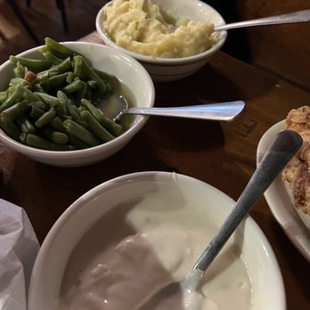 Diamond Mineral Springs - Mashed potatoes with milk gravy and green beans - American Near Me - Highland, Illinois