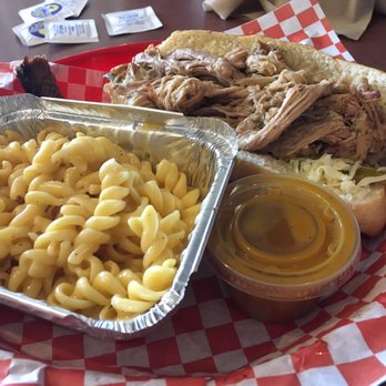 Q Fanatic - Pulled pork sandwich with Mac n cheese - Barbeque Near Me - Champlin, Minnesota