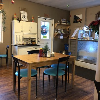 Country Cafe & General Store - Inside view of the entrance - Breakfast & Brunch Near Me - Harpers Ferry, West Virginia