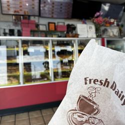 Dey's Donuts & Croissant - Inside