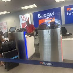 Budget Rent A Car - Only 1 counter working