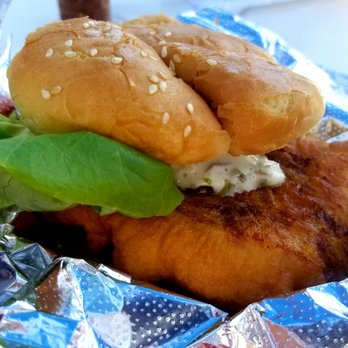 Red's Eats - Haddock Sandwich - Seafood Near Me - Wiscasset, Maine