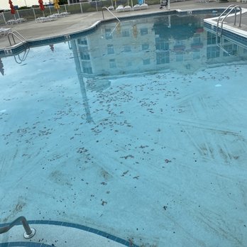 Hotel Breakers - Pool at the Hotel Breakers 6/23/2021 at 12:35pm. - Hotels Near Me - Sandusky, Ohio Hotel Breakers - Pool at the Hotel Breakers 6/23/2021 at 12:35pm. - Hotels Near Me - Sandusky, Ohio