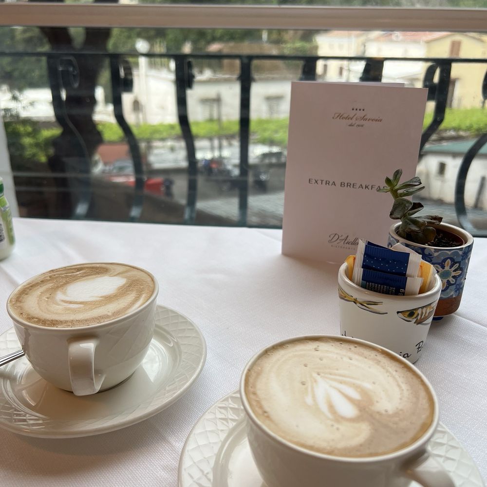 Hotel Savoia - Breakfast cappuccinos - Hotels Near Me - Positano, SA Hotel Savoia - Breakfast cappuccinos - Hotels Near Me - Positano, SA