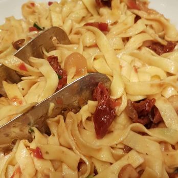 La Tagliatella - Pasta with olive oil and garlic cooked with tomatoes and pine nuts, yummmmyy!!! - Italian Near Me - Barcelona, B