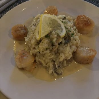 Tre Luna Bar and Kitchen - Scallops with mushroom risotto - Italian Near Me - Hoover, Alabama Tre Luna Bar and Kitchen - Scallops with mushroom risotto - Italian Near Me - Hoover, Alabama
