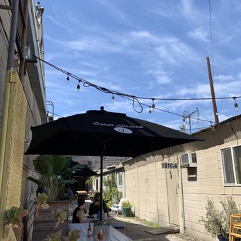 Blueys Kitchen - Patio area - Cafes Near Me - Santa Monica, California