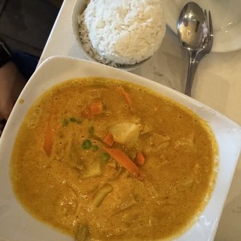 Manee Thai Cuisine & Bar - 083. Yellow Curry - Thai Near Me - Frisco, Texas