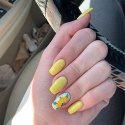 Happy Nails and Spa