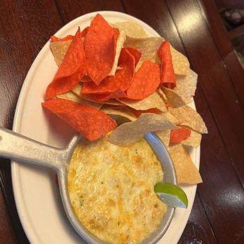 Bahama Breeze - Ar Crab and Three Cheese Dip - Bars Near Me - Kennesaw, Georgia