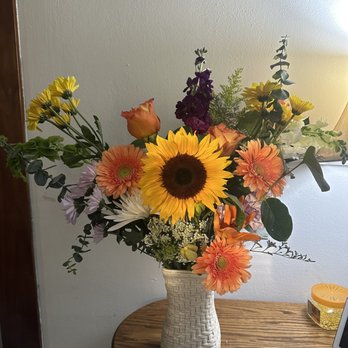 Brown Pleasance Florists - Custom arrangement - Florists Near Me - Lakewood, Ohio Brown Pleasance Florists - Custom arrangement - Florists Near Me - Lakewood, Ohio