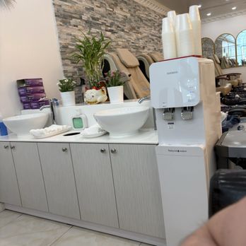 Nails & Bubbles - Fresh clean water and easily accesible handwashing facilities - Nail Salons Near Me - New York, New York Nails & Bubbles - Fresh clean water and easily accesible handwashing facilities - Nail Salons Near Me - New York, New York
