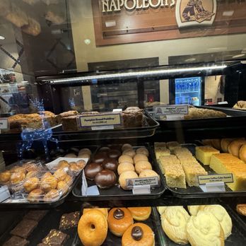 Zippy's Waipio - Display case filled with baked goods - Diners Near Me - Waipahu, Hawaii Zippy's Waipio - Display case filled with baked goods - Diners Near Me - Waipahu, Hawaii