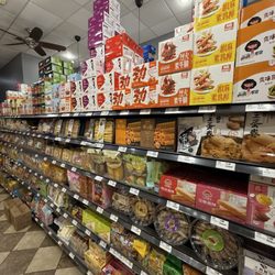 S.mart Snacks Store - Snack aisle