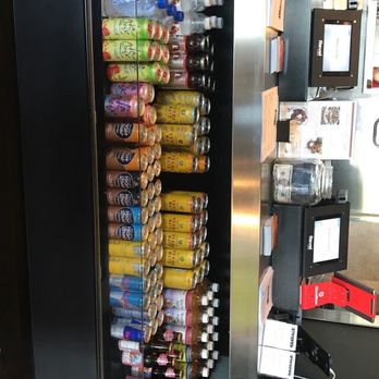 Social Pie - Bottle drinks/register - Pizza Near Me - Dallas, Texas