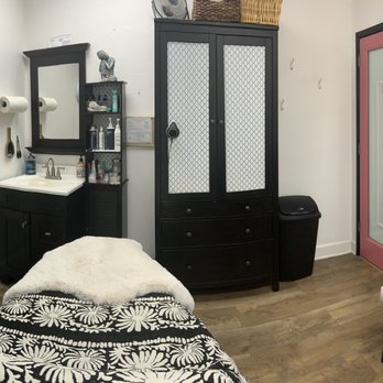 Salon 2141 - Skin care room - Nail Salons Near Me - San Diego, California Salon 2141 - Skin care room - Nail Salons Near Me - San Diego, California