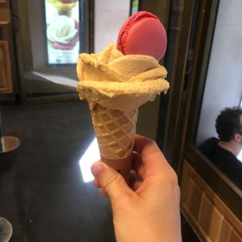 Amorino - Amorino with a macaron in Venice, Italy - Ice Cream & Frozen Yogurt Near Me - Milan, Michigan