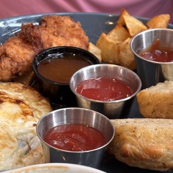 Parterre - Hot honey chicken and biscuit - Coffee & Tea Near Me - Dallas, Texas Parterre - Hot honey chicken and biscuit - Coffee & Tea Near Me - Dallas, Texas