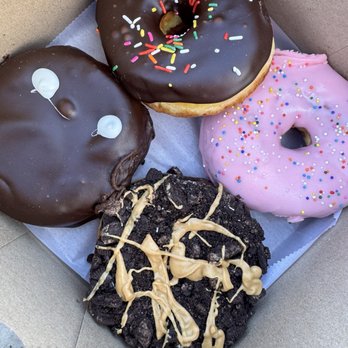 Voodoo Doughnut - Homer, Portland Cream, Chocolate Old Fashioned, Old Dirty Bastard - Bakeries Near Me - Los Angeles, California Voodoo Doughnut - Homer, Portland Cream, Chocolate Old Fashioned, Old Dirty Bastard - Bakeries Near Me - Los Angeles, California