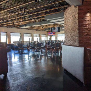 Brick House Tavern + Tap - American Near Me - Downers Grove, Illinois