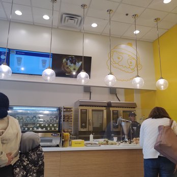 Beard Papa's - Small space but the line goes fast!! - Bakeries Near Me - Charlotte, North Carolina