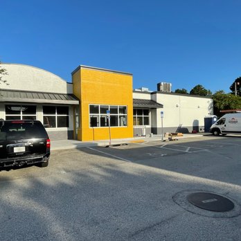 Habit Burger & Grill - The former Bojangles blue and red exterior have been replaced with gray, white and yellow - Burgers Near Me - Jacksonville, Florida Habit Burger & Grill - The former Bojangles blue and red exterior have been replaced with gray, white and yellow - Burgers Near Me - Jacksonville, Florida