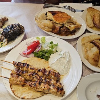 Stamatis Restaurant - Greek Near Me - Astoria, New York