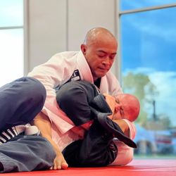 JJ Machado DFW - Professor eric showing us how to finish the move.