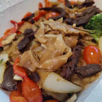 Love - Beefless Drunken Noodle Medium Spicy - Vegan Near Me - West Hollywood, California Love - Beefless Drunken Noodle Medium Spicy - Vegan Near Me - West Hollywood, California