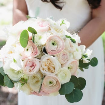 Florals By Jenny - My bouquet, photo by Palos Studio - Event Planning & Services Near Me