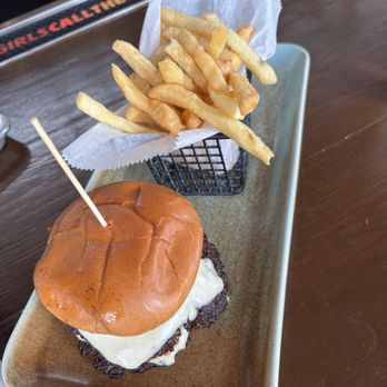 Lago By Druthers - Lago Burger* - New American Near Me - Saratoga Springs, New York Lago By Druthers - Lago Burger* - New American Near Me - Saratoga Springs, New York