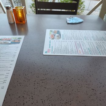 Bahama Breeze - Table out side, sitting for well over 20 minutes, no water or silverware - Latin American Near Me - Charleston, South Carolina Bahama Breeze - Table out side, sitting for well over 20 minutes, no water or silverware - Latin American Near Me - Charleston, South Carolina