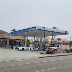 Chevron - Great stop for snacks and car was.