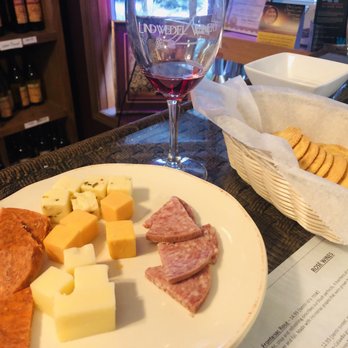 Lindwedel Winery - Wine Tasting Room Near Me - Branson, Missouri