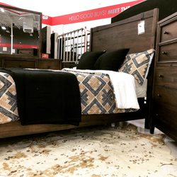 Dogtown West - Bedroom Sets and Mattresses