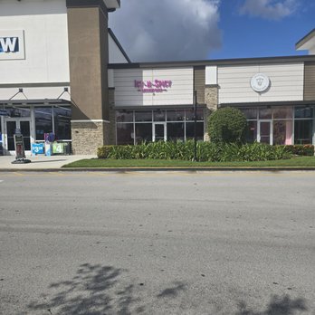 Icy-N-Spicy - Entrance - Desserts Near Me - Miramar, Florida