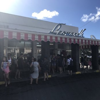 Leonard's Bakery - Line to get in - Bakeries Near Me - Honolulu, Hawaii Leonard's Bakery - Line to get in - Bakeries Near Me - Honolulu, Hawaii