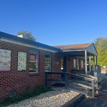 S&L Donuts - Drive through line. - Donuts Near Me - Springfield, Missouri S&L Donuts - Drive through line. - Donuts Near Me - Springfield, Missouri