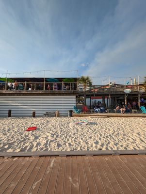 Shaggy's Biloxi Beach by null