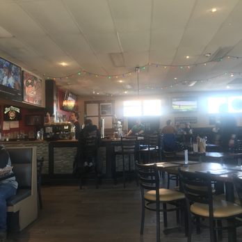 Dr J's Bbq & Brews - Inside - Barbeque Near Me - Peterborough, Ontario