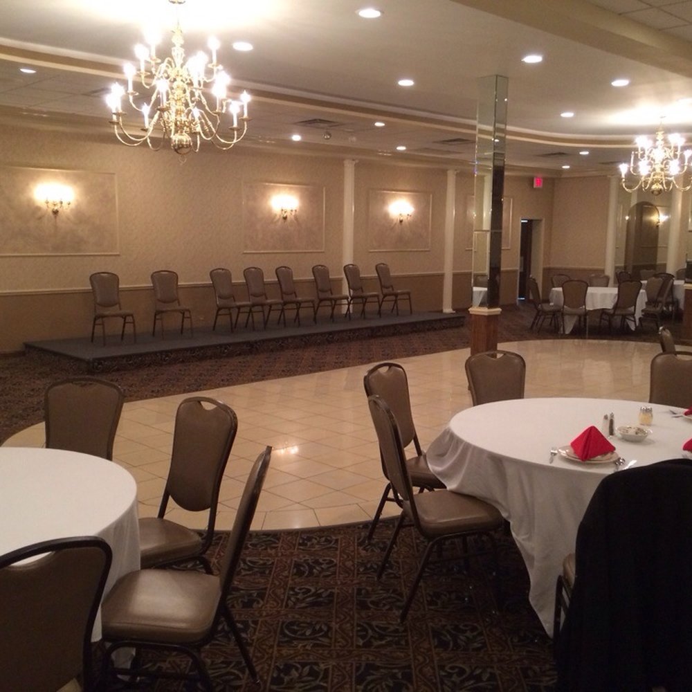 At the tasting, the crew set up the amount of tables so we could see what it would be like and visualize the space. At the tasting, the crew set up the amount of tables so we could see what it would be like and visualize the space.