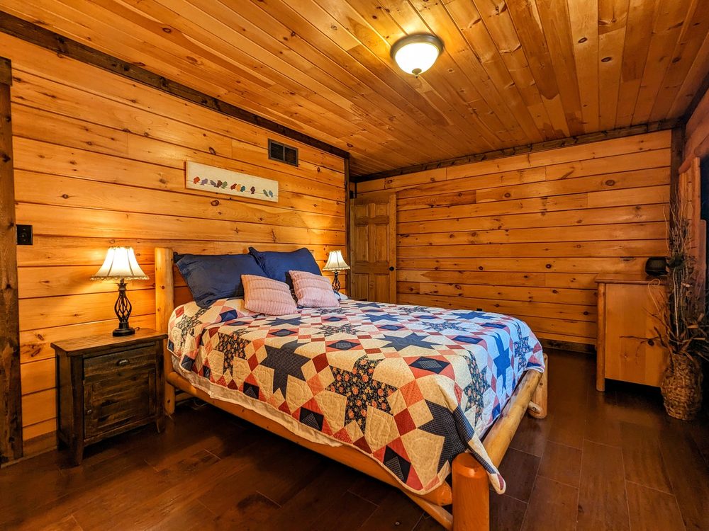 ROSE OF SHARON COTTAGE Updated September 2024 2000 KY910, Liberty