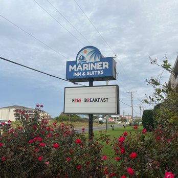 Mariner Inn & Suites - "Free Breakfast" sign - Hotels Near Me - Kill Devil Hills, North Carolina