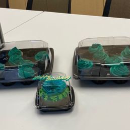 Birthday cupcakes, at the office, ... before being devoured!