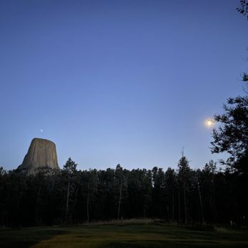 Devils Tower Lodge - Hotels Near Me - Devils Tower, Wyoming