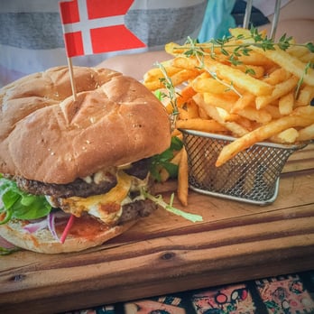 Café Alfa - Burger med fritter - Cafes Near Me - Holstebro, 84