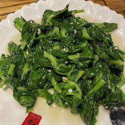 Garlic snow pea leaves